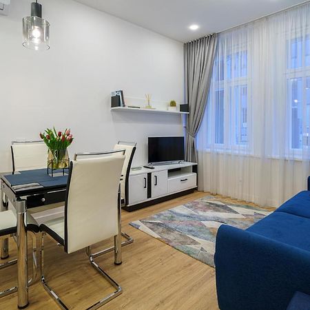Moder Chic Apartment In Center-Prime Rentals คอนัส ภายนอก รูปภาพ