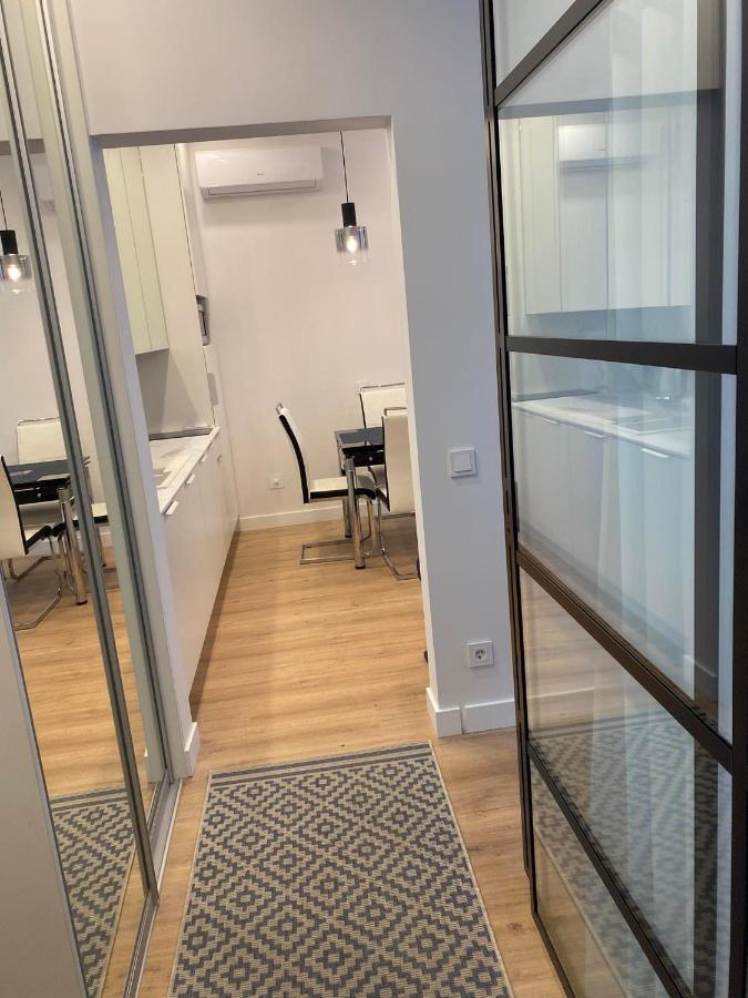 Moder Chic Apartment In Center-Prime Rentals คอนัส ภายนอก รูปภาพ