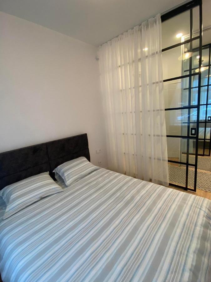Moder Chic Apartment In Center-Prime Rentals คอนัส ภายนอก รูปภาพ