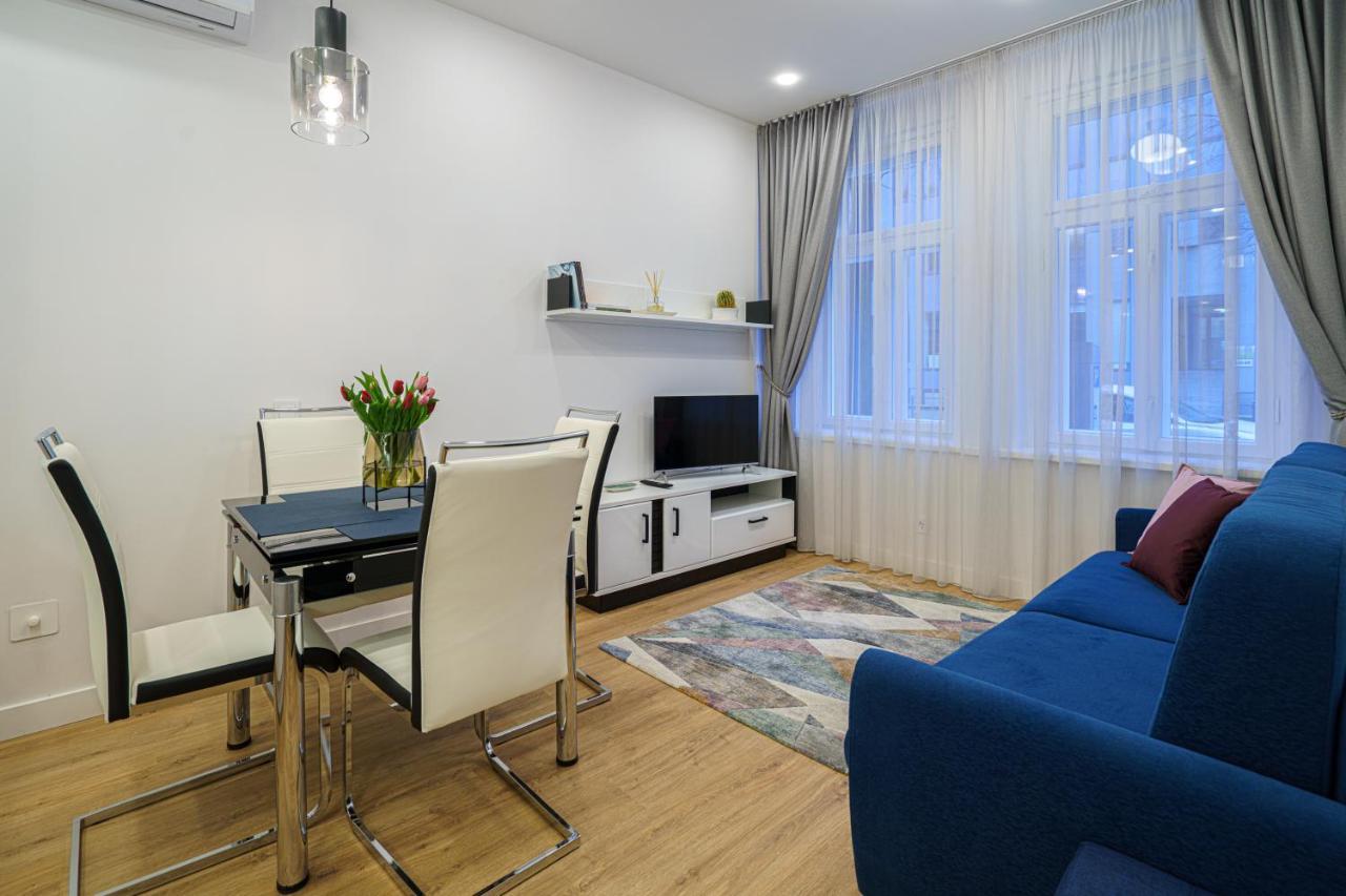 Moder Chic Apartment In Center-Prime Rentals คอนัส ภายนอก รูปภาพ