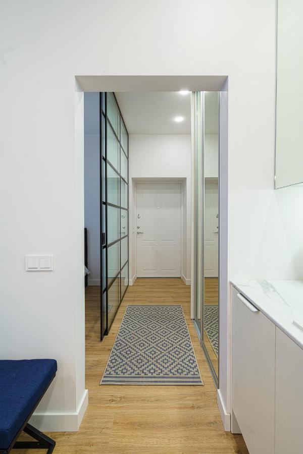 Moder Chic Apartment In Center-Prime Rentals คอนัส ภายนอก รูปภาพ