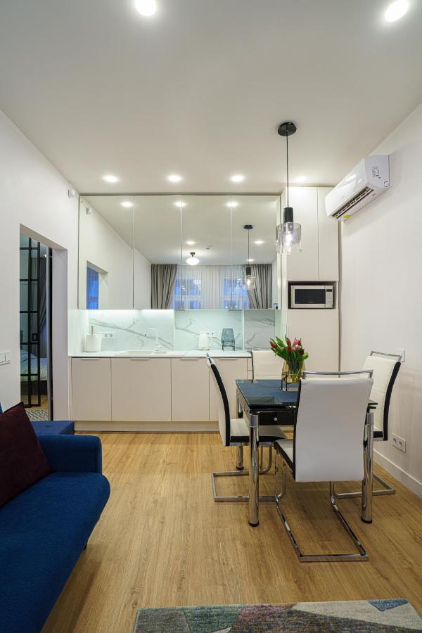 Moder Chic Apartment In Center-Prime Rentals คอนัส ภายนอก รูปภาพ